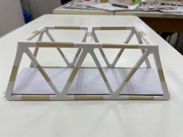 はしではしを作ろう 完成② 2024キッズお仕事広場　みえこどもの城　