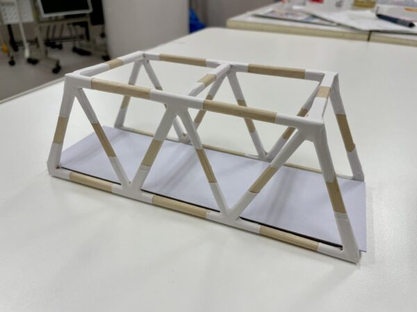 はしではしを作ろう 完成③ 2024キッズお仕事広場　みえこどもの城　